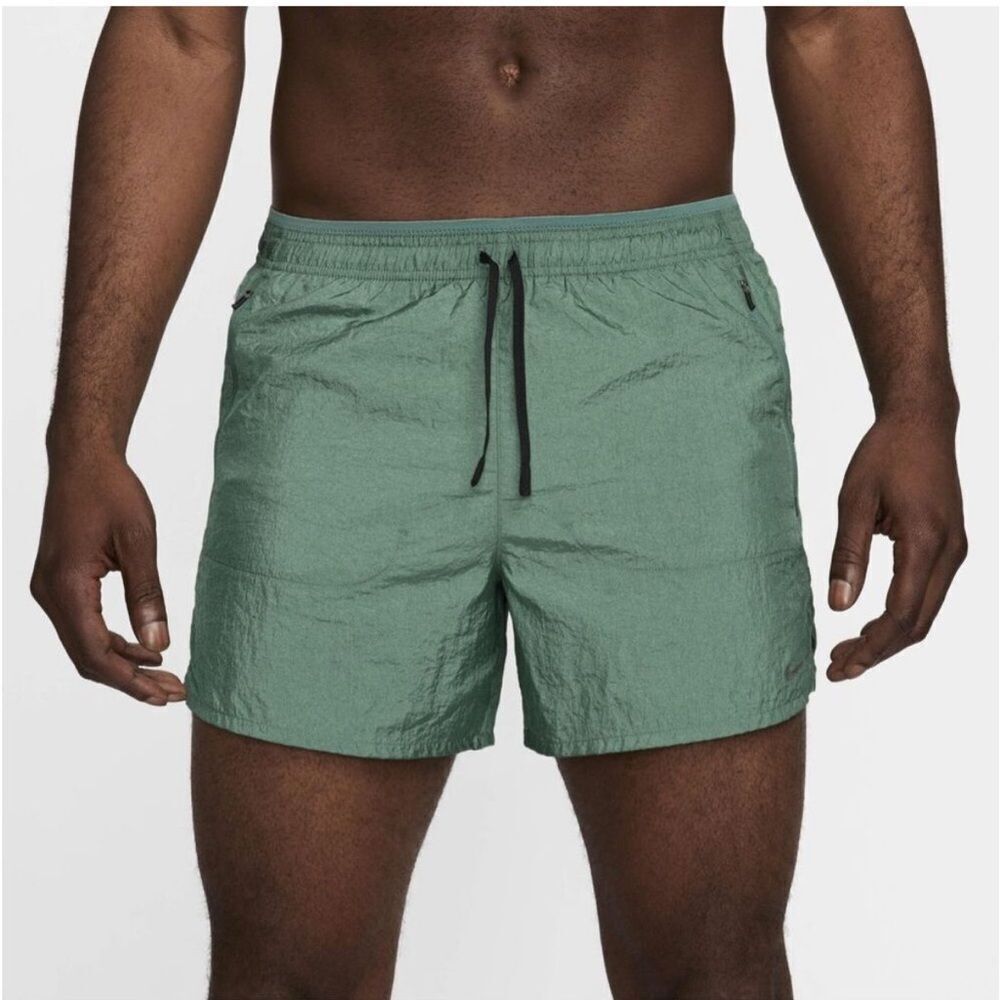 NWT Men’s Nike Stride Running Shorts Lined 5in Shorts Bicoastal Green - Small